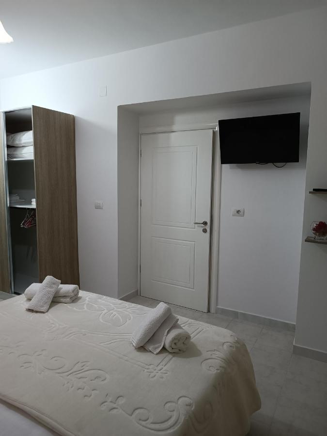 Eljos House Permet Hotel Bagian luar foto