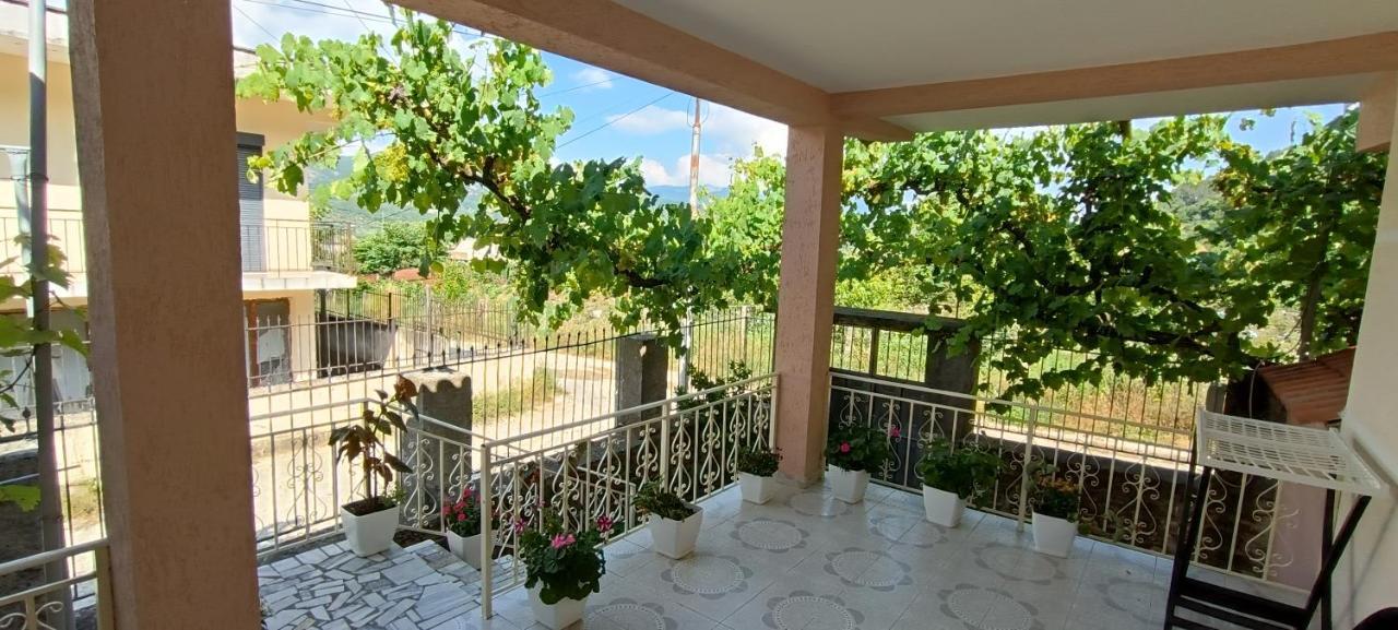 Eljos House Permet Hotel Bagian luar foto