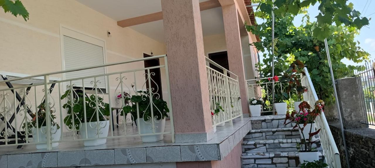Eljos House Permet Hotel Bagian luar foto