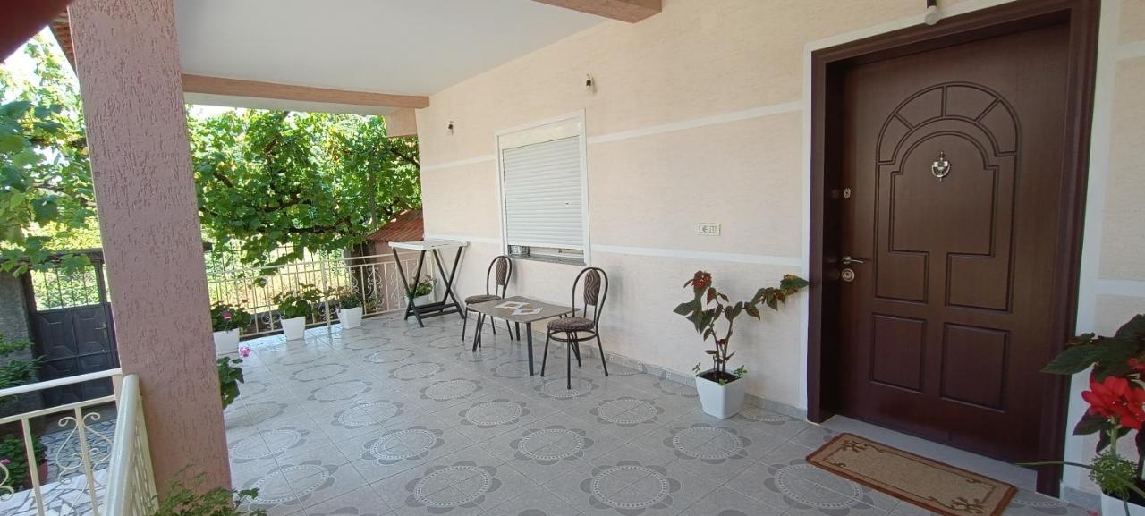 Eljos House Permet Hotel Bagian luar foto