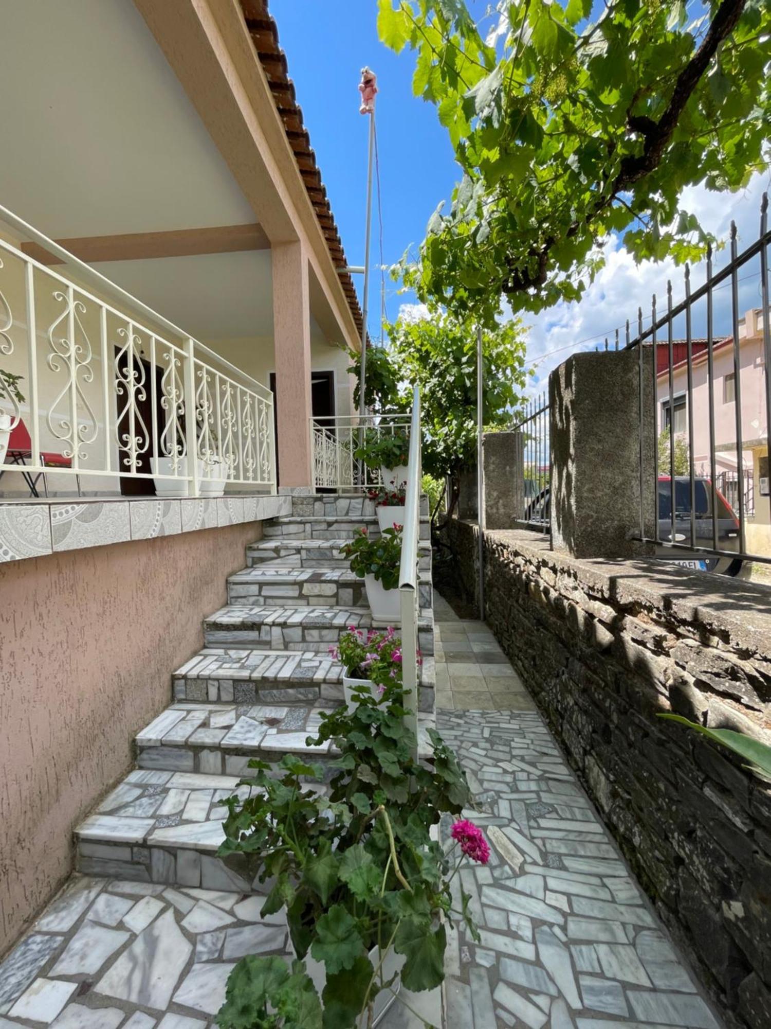 Eljos House Permet Hotel Bagian luar foto