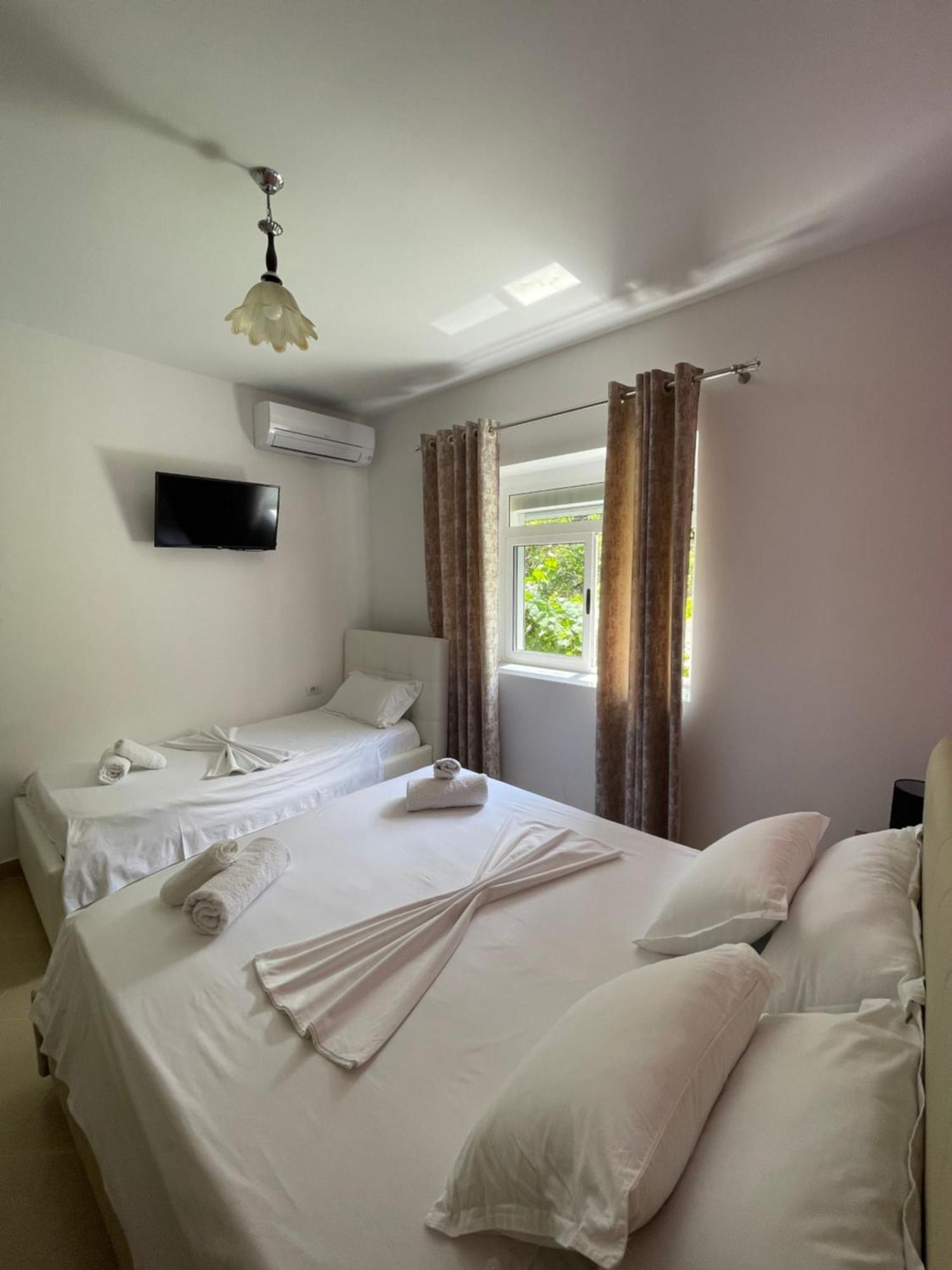 Eljos House Permet Hotel Bagian luar foto
