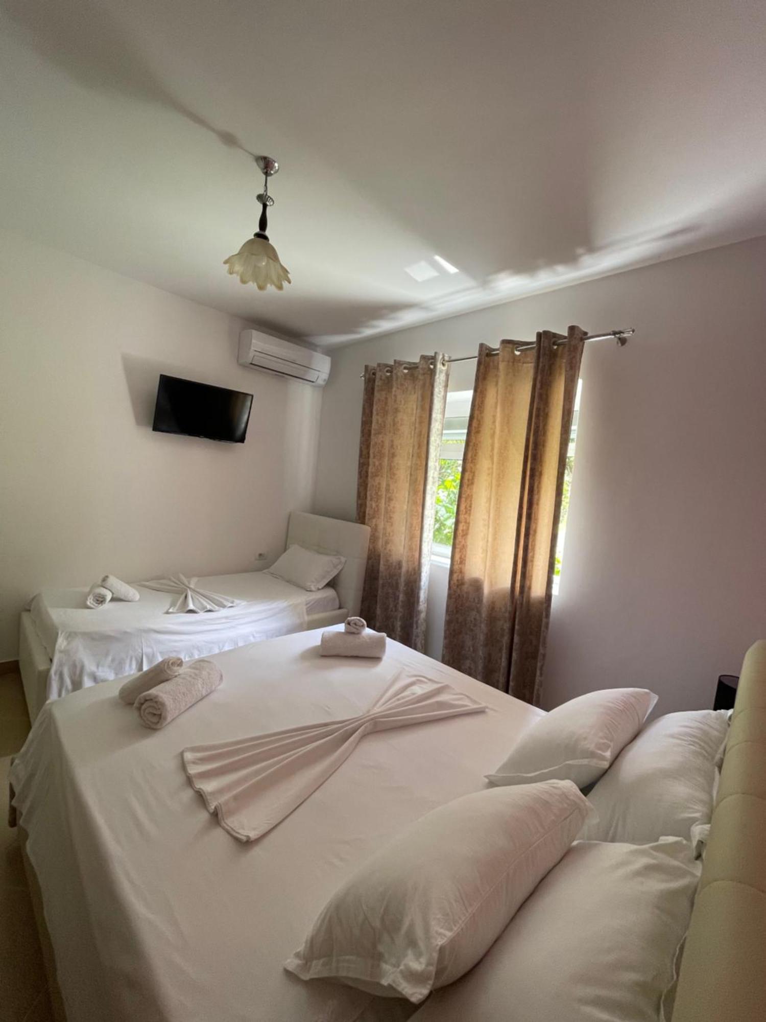 Eljos House Permet Hotel Bagian luar foto