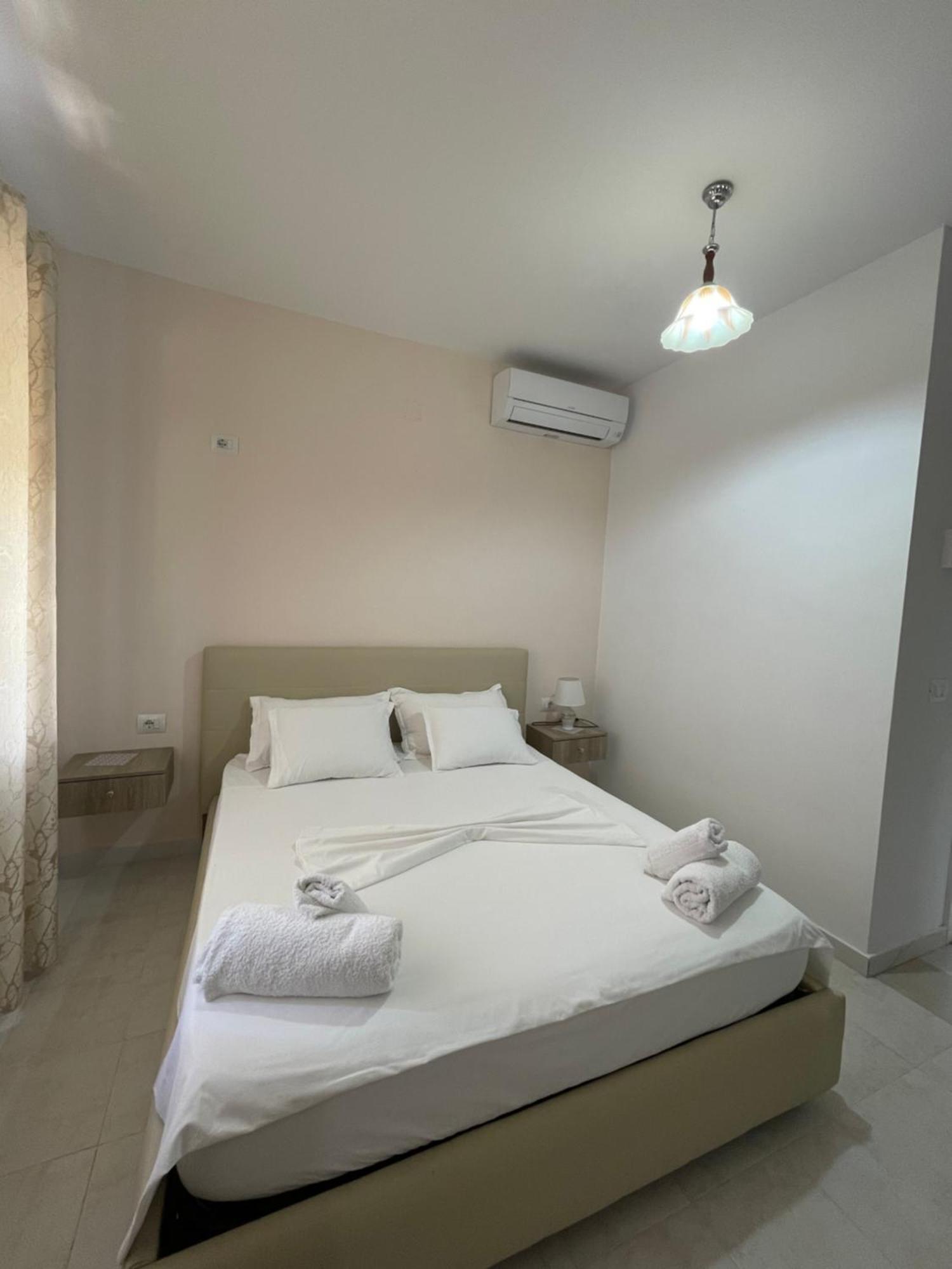 Eljos House Permet Hotel Bagian luar foto